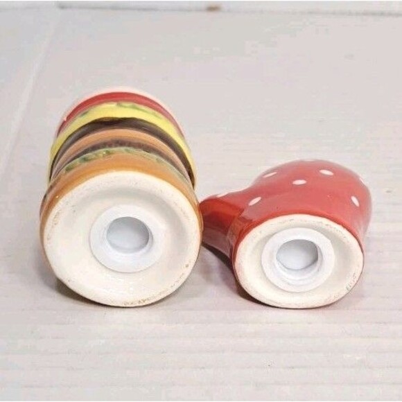 VTG 1980’s Double Stack Ceramic Cheeseburger Oven Mitt 3" Salt & Pepper Set - Picture 5 of 5